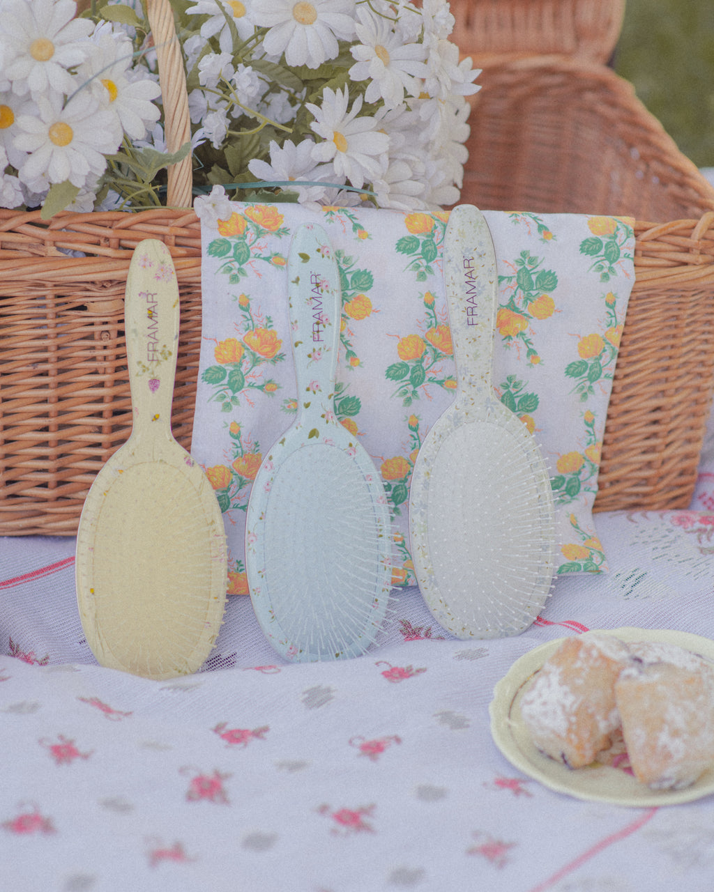 Garden Party Detangle Brush
