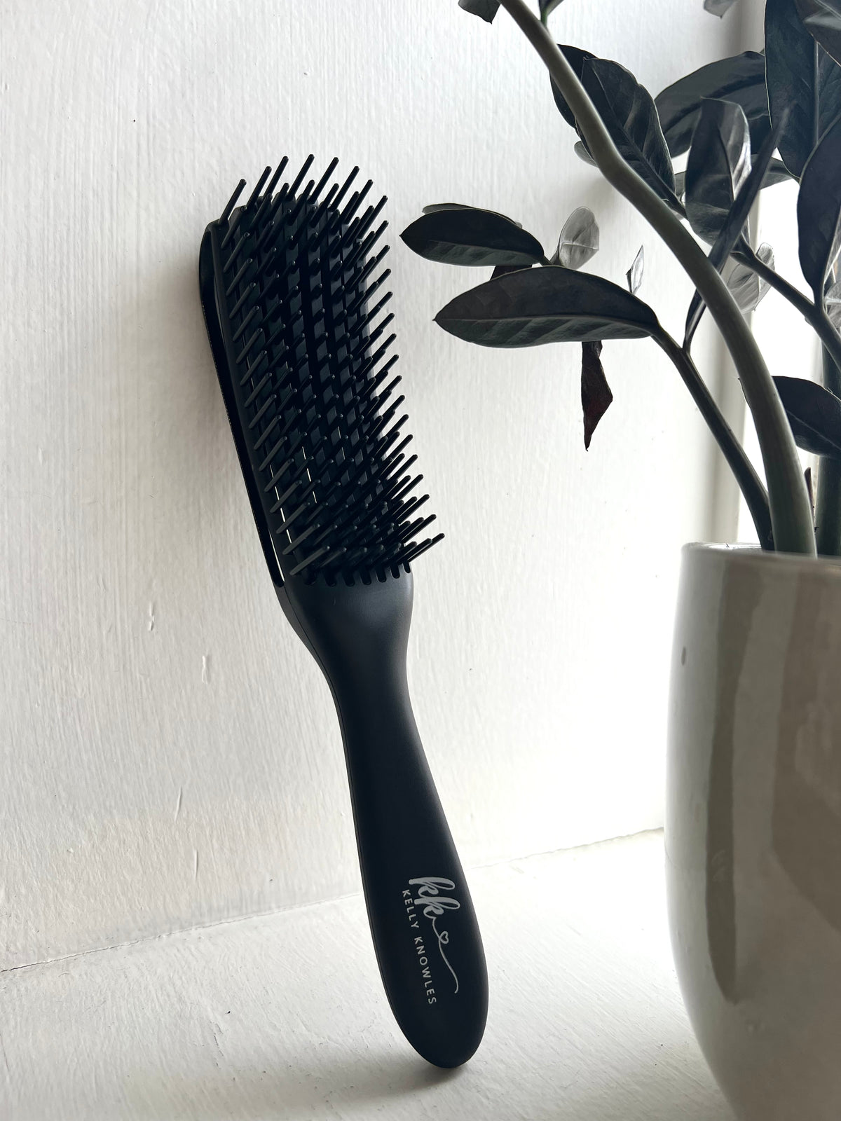 The Unraveler Detangling Brush