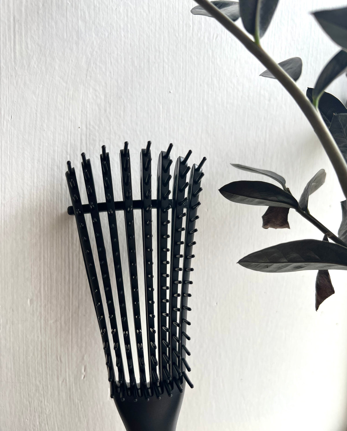 The Unraveler Detangling Brush