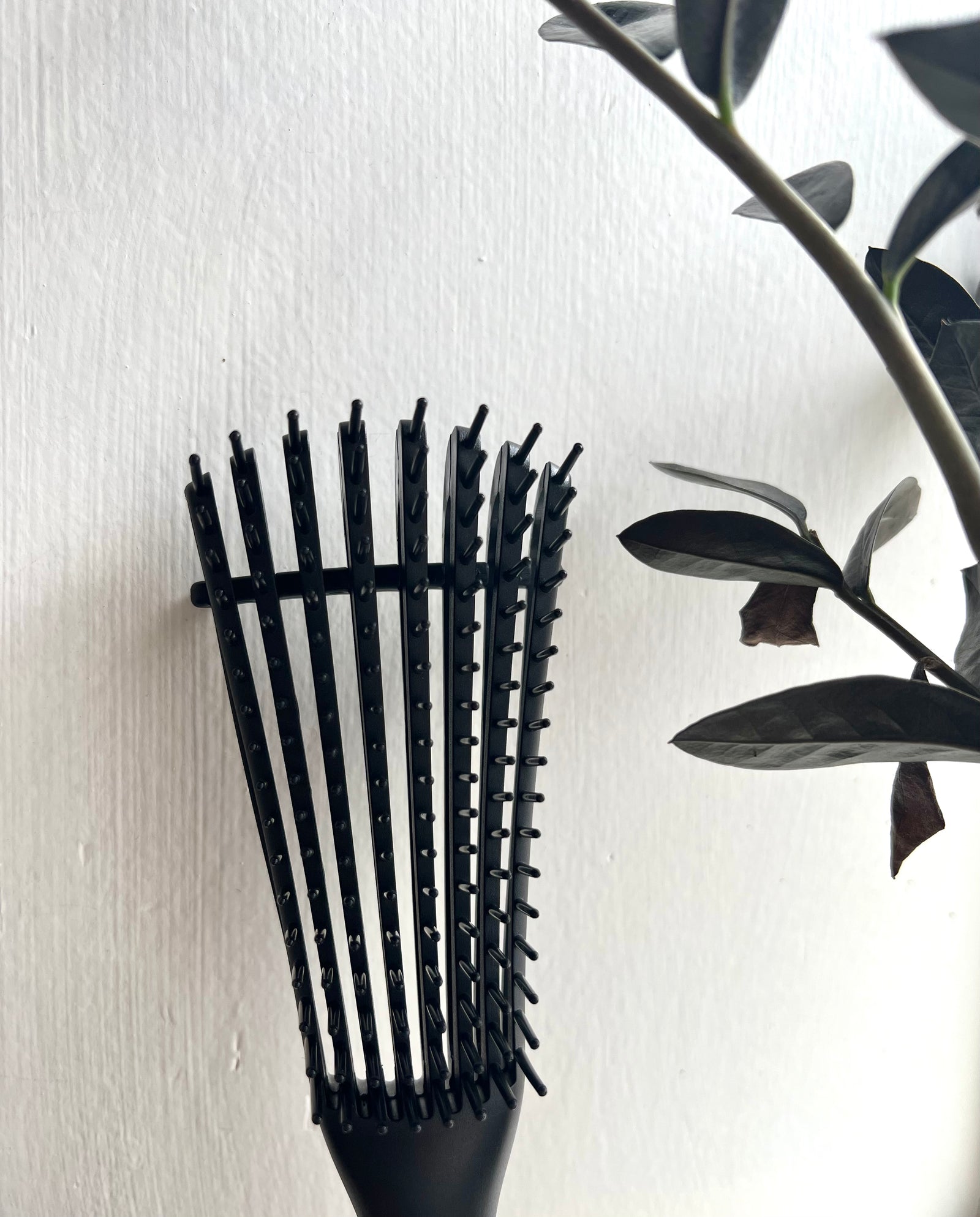 The Unraveler Detangling Brush